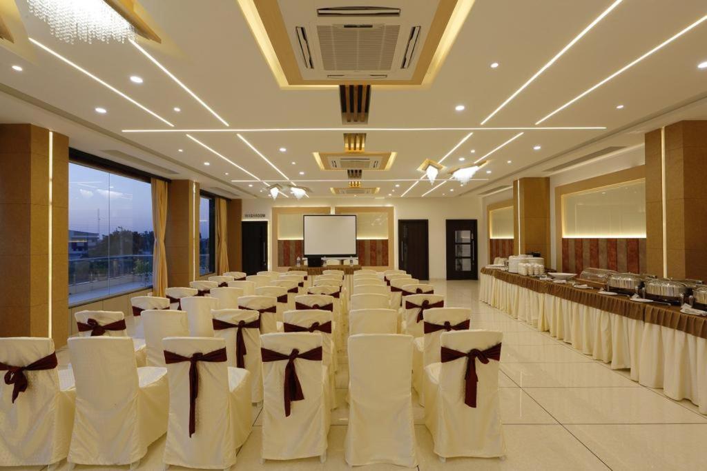 Hotel Decent Unjha Exterior photo